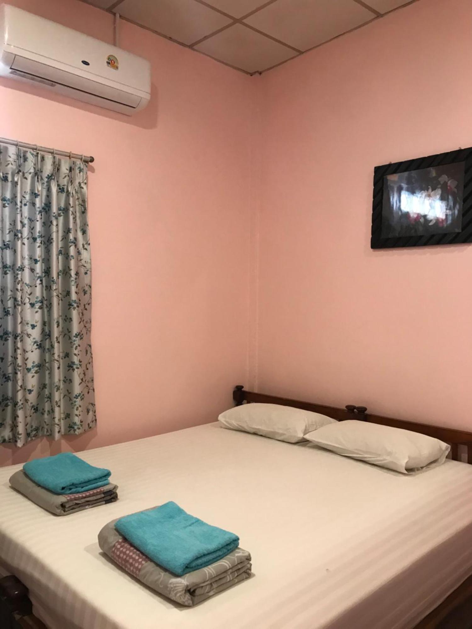 Vitoonguesthouse2Fanrooms & Aircondition Сукотаи Экстерьер фото