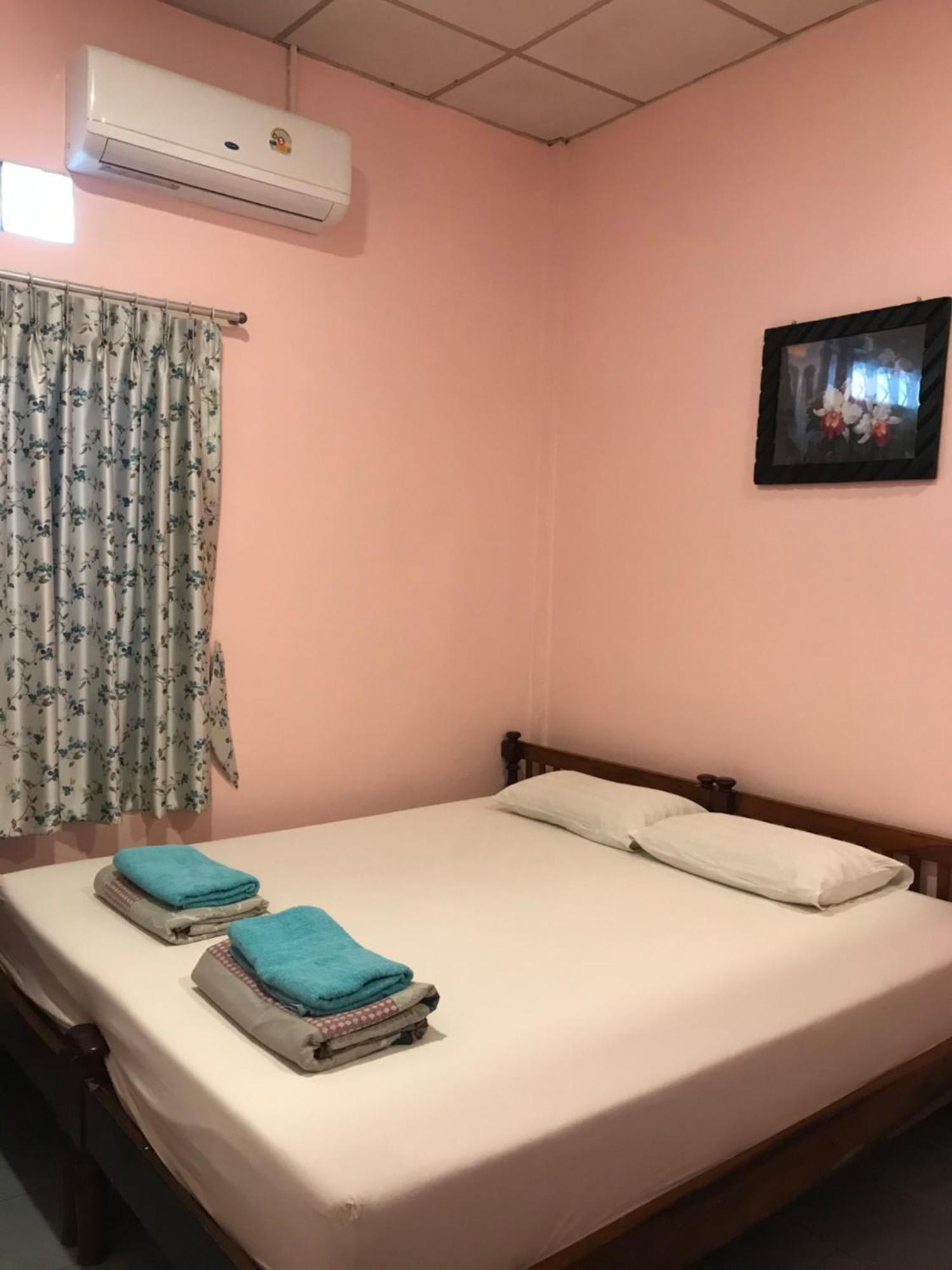 Vitoonguesthouse2Fanrooms & Aircondition Сукотаи Экстерьер фото